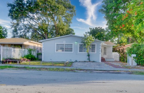 Gladeview House | New! house near Desing District with free parking
