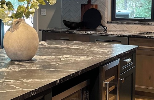 McCall House | New! Immaculate Mountain Luxe Getaway with Fire Pit