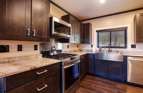 Lake George Cabin | NEW Indian Paintbrush Log Cabin -Sleeps 12+ on scenic horse ranch with views!