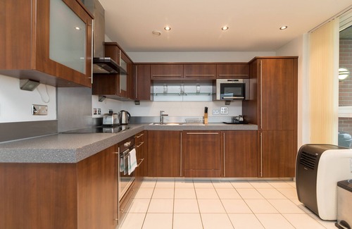 Docklands Apartment | New Island 2 Bed and 2 Bath Apartment