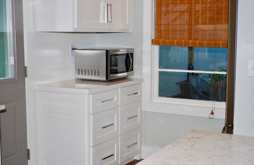 Saint Simons Island House | New island beach house! 1 block walk to beach! King & Prince area