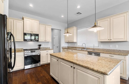 Montecito in Estrella House | NEW! King bed, Pool, Fire Pit, Office