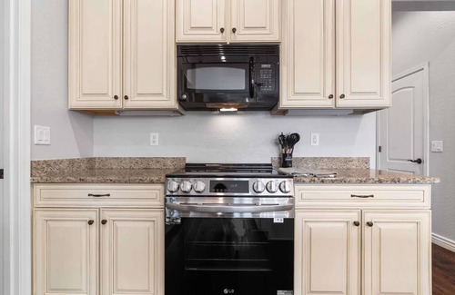 Montecito in Estrella House | NEW! King bed, Pool, Fire Pit, Office