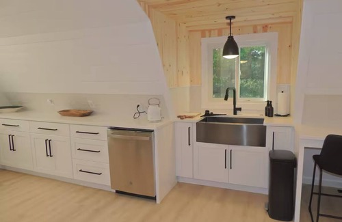 Tawas City House | NEW: Lake views/Tawas Point State Park/Bikes/Kayaks/Beach