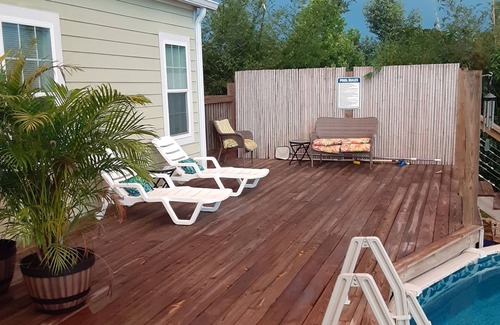 Braden River Cottage | NEW-Lakefront/on 5 acres/near Lakewood Ranch/Pool/Pet Friendly
