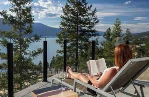 McKinley House | New Lakeside 4 bedroom home in Kelowna