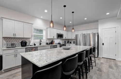 Lake Harmony House | New Lakeview Gateway Lake Access, Hot tub, EV Charger, Fire Pits, 10+ Parkings