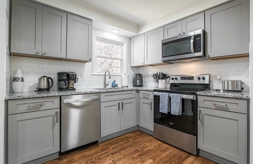 West Plaza House | New Listing! 4 Bdrm Plaza Charmer! Pet Friendly!