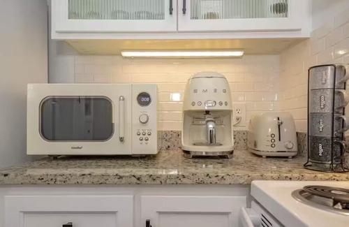 St. Augustine Cottage | NEW LISTING/Charming 2-bedroom cottage in wonderful St. Augustine w/WiFi, AC