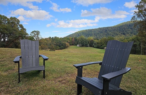 Smith River Cottage | New listing! Cozy hilltop cottage with mountain views, 20 mins. from Floyd.