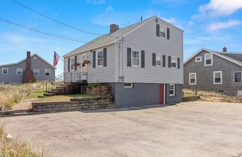 Newbury House | NEW LISTING DISCOUNT! Ocean Views! 4+ bedrooms! Family Friendly! Plum Island!