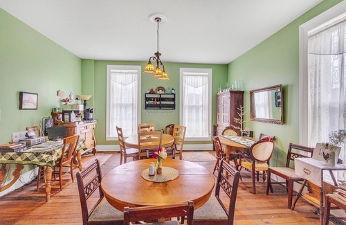Glasgow Apartment | NEW LISTING! DuPriest Room by Main Street Bed & Breakfast