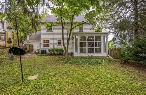 Regent House | NEW LISTING! Entire House for Rent Fully Equipped Walking Distance