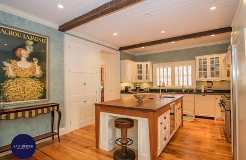 Edgartown House | NEW LISTING - LUXURY - DOWNTOWN EDGARTOWN - WALK TO HARBOR - CLOSE TO BEACH