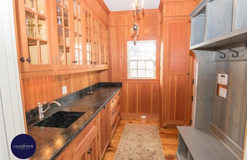 Edgartown House | NEW LISTING - LUXURY - DOWNTOWN EDGARTOWN - WALK TO HARBOR - CLOSE TO BEACH