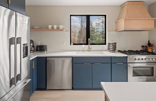 Stowe Hollow House | New Listing! Newly Renovated Vermont Chic home in Stowe Hollow 2 Mins to Town