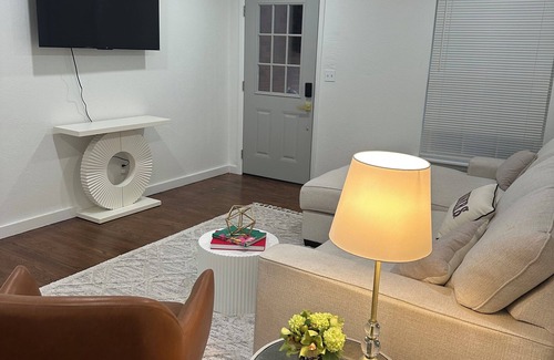 Norman House | NEW LISTING! OU~Game Day Ready~Newly Renovated~1.5 miles to campus!