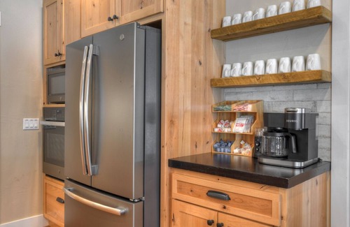 South Fork House | New Listing! Private Hot Tub-Overlooking River-Custom Built Mountain Retreat