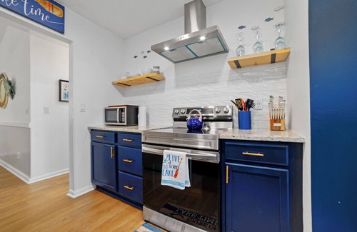 Baneberry Cottage | New listing! TN Lake Cottage, Douglas Lake, Lakefront, Firepit, Hot tub, Kayaks