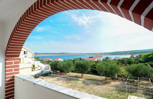 Caska Apartment | NEW LISTING!Vila Caska -ap7-for 2 people- Zrce beach, pool, wifi, a/c