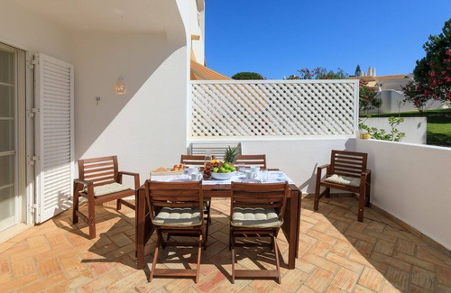 Vilamoura House | *NEW LISTING* Villa in Vilamoura centre, private condominium, pool, free WIFI