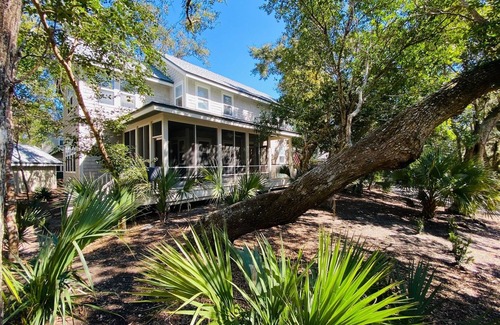 Sabal Palm Cottages House | NEW lithium GOLF CARTS, Renovated and newly Furnished Welcome to Palm Paradise
