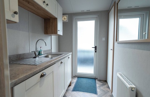Newquay Ski Chalet | New lodge holiday lodge. Use facilities onsite. Dog friendly. Beaches close by