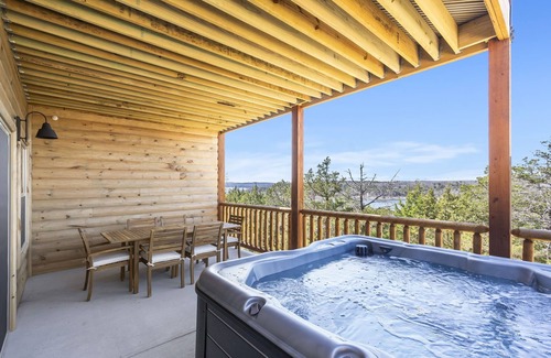 Table Rock House | New Log Cabin, Pvt Hot Tub, Free Daily Activities, Shuffleboard, Arcade