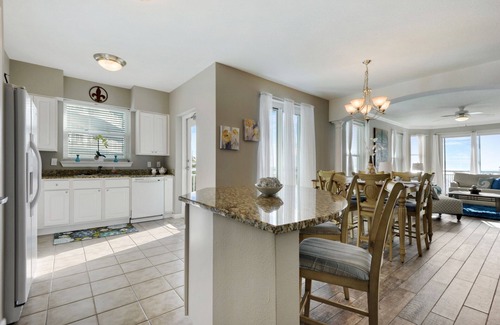 Gulfport Condo | New lower nightly Rates and Fees! Amazing Beach View Legacy Towers T2 Unit 401