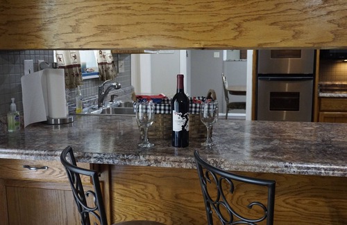 Kingston House | "NEW LOWER RATES" Spacious 4 Bd, 3 Ba ,Billard and Poker tables, Hot Tub & More!