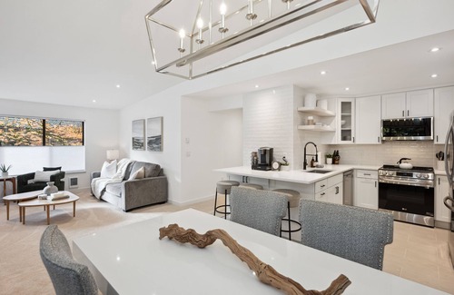 Northwest Bellevue Condo | NEW Lux Bellevue 2BD 2BA Condo - Free Parking