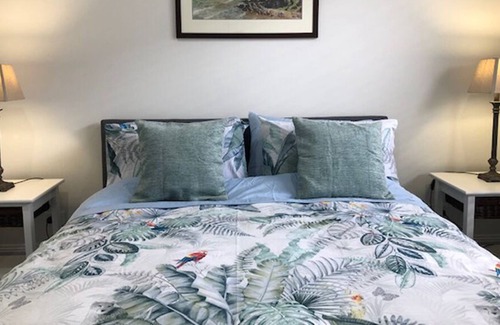 McLaren Vale House | *NEW* Luxe Getaway * 2 minute walk to town centre!
