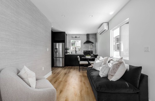 Santa Ana House | New Luxurious 1BR/1BA! Perfect solo/couple getaway