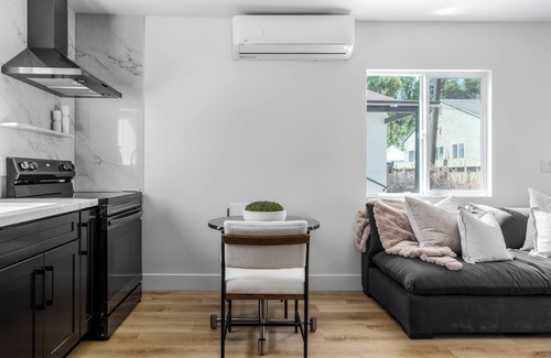 Santa Ana House | New Luxurious 1BR/1BA! Perfect solo/couple getaway