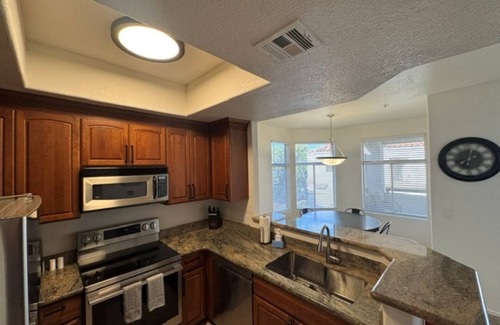 Spanish View Condo | New Luxurious Condo 2BD/2BA w/Pool, Gym, and Suana