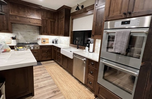 Island Park Cabin | New Luxurious waterfront cabin on Henry's Lake. 26 minutes to West Yellowstone