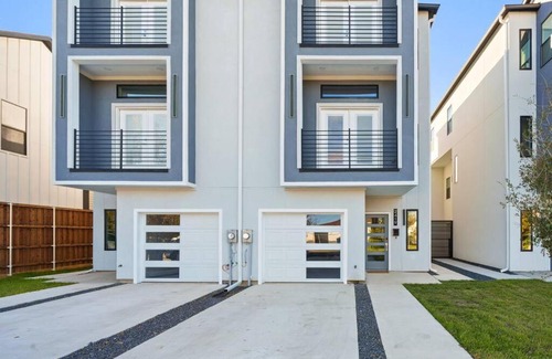 West Dallas Villa | New Luxury 3 story Townhome in Trinity Groves