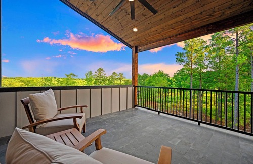 Pickens Cabin | New Luxury 8BR Cabin w/Pool, Hot Tub, Game Rooms, Pickleball, Creekside