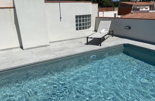 Llanca Apartment | New luxury apartment w/rooftop pool in Llanca Port