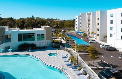 Central Sarasota Condo | New Luxury Condo near Downtown Sarasota Sleeps 4. Pet Friendly with Gym & Pool!
