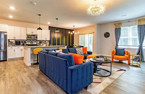 Southeast Raleigh House | NEW!Luxury Raleigh Entire 4bd HOME, Baby & pet Friendly, 15min to DT, EV charger