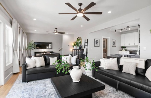 Laurel Park House | New, Luxury, Secluded, Breathtaking Mountain Views, HotTub, FirePit