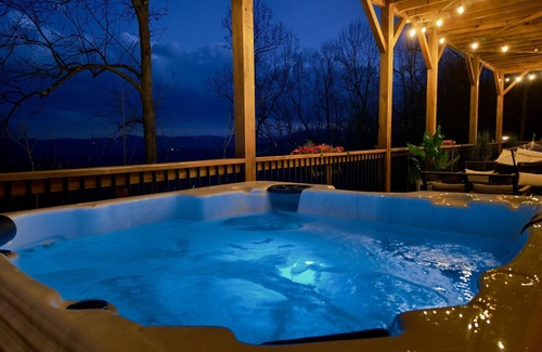 Laurel Park House | New, Luxury, Secluded, Breathtaking Mountain Views, HotTub, FirePit