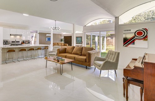 Tallahassee House | New: Luxury, unique Mid Century Modern home for games and grad weekends.