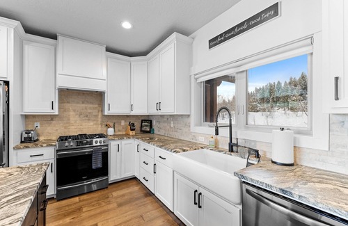 McCall House | New - Meadowbright VIsta - Large driveway - Clubhouse with pool & hot tub - River - Luxury