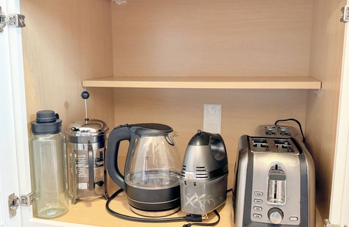 Manchester Apartment | New - Mins to Concord/Nashua - Walk to Downtown -