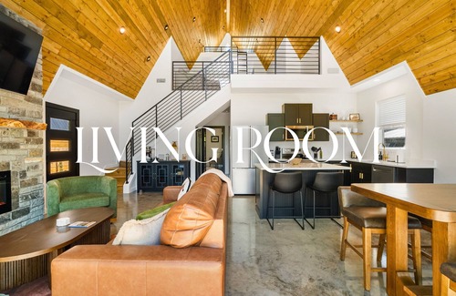 Mid America Cabin | New Modern A-Frame Cabin w/Pool Near Hot Springs