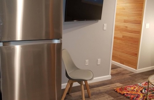 Watertown Apartment | NEW Modern Apartment Near Boston & Harvard Square.
