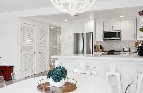 West Newport Hotel | NEW Modern Beach Home 2Bed 2Bath Sleep 7people Steps to the Water