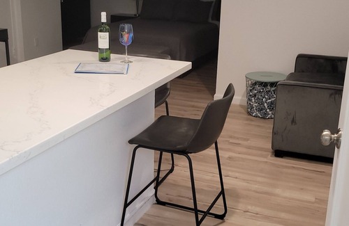 Rodeo Apartment | New Modern Clean Studio Apartment